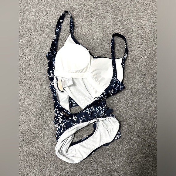 Michael Kors Ruffle Floral One-piece Swimsuit Size 8 - Blue & White - Picture 5 of 8